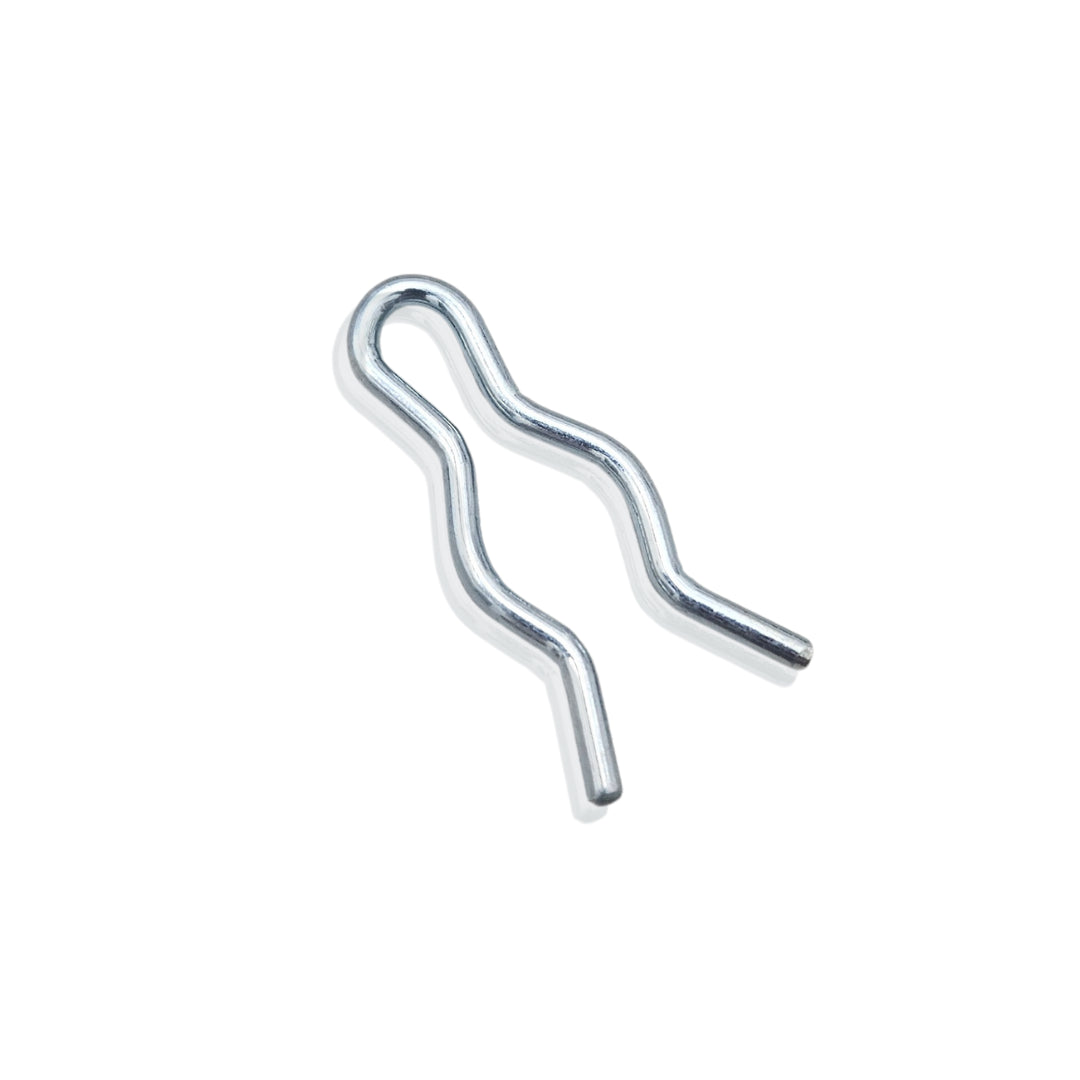 Coppiglia in acciaio zincato per spinotto di ancoraggio tirante pot Citroën 2CV Dyane Mehari, vista su sfondo bianco.