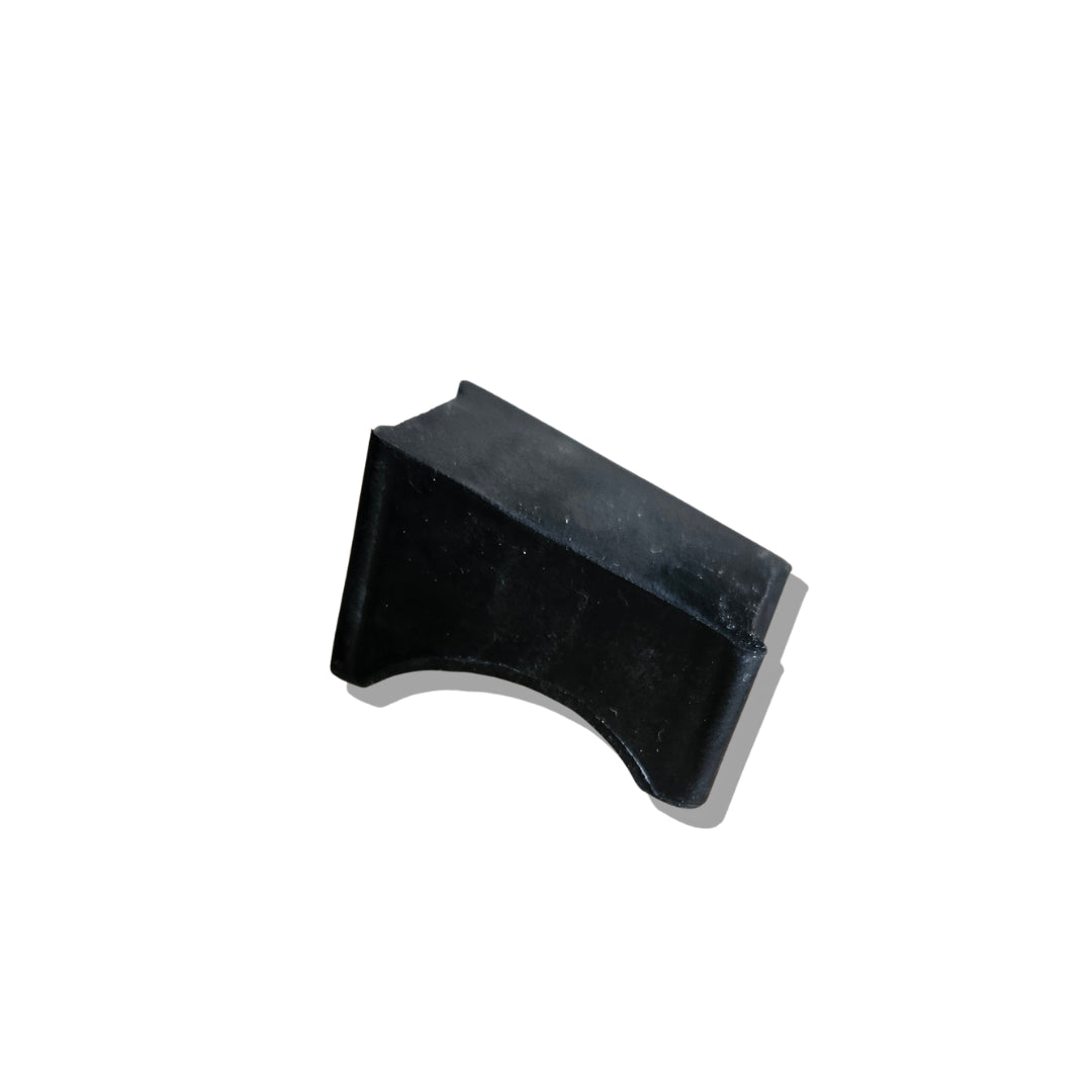 Tassello spessore tecnico di colore nero con profilo curvo per l'ancoraggio del blocchetto di messa in moto Citroën 2CV e Mehari.